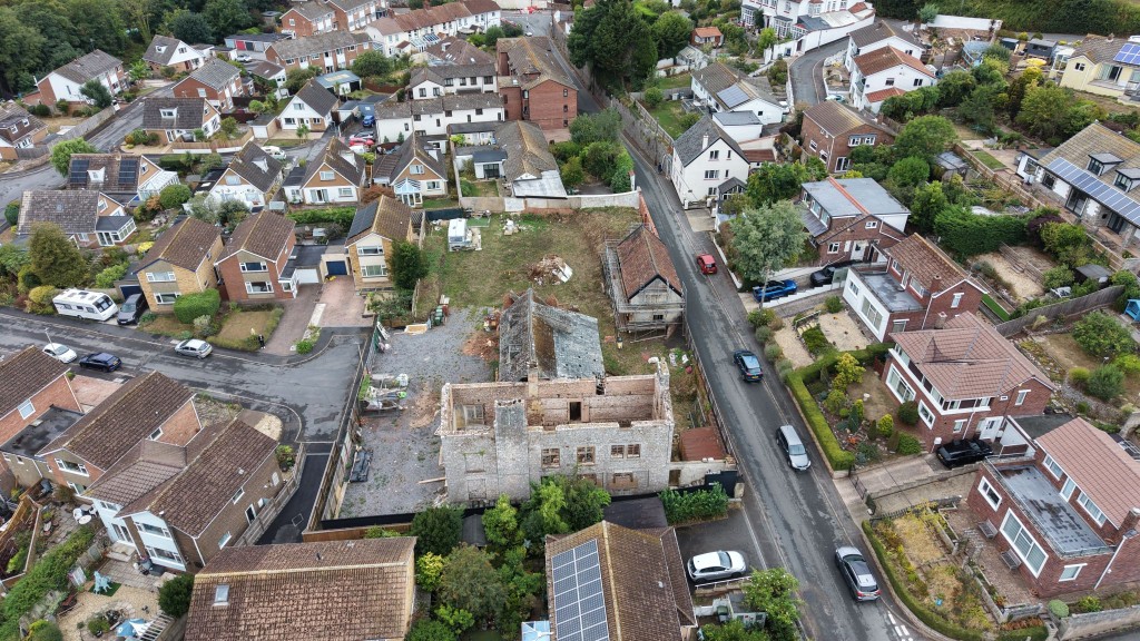 Lot: 198 - FORMER HISTORIC SITE FOR RESIDENTIAL DEVELOPMENT WITH PLANNING FOR SEVEN DWELLINGS - Further drone view of site